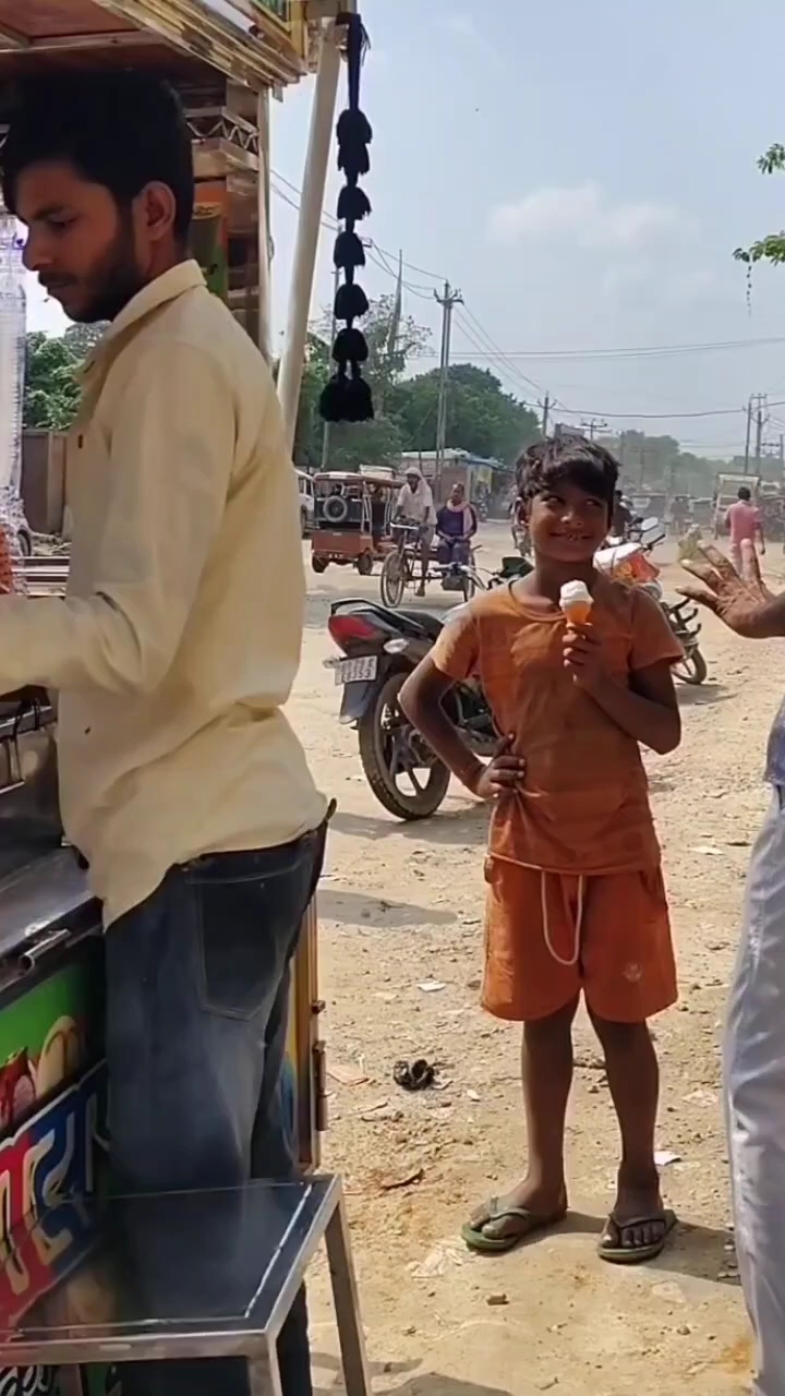 एक मासूम बच्चे की छोटी सी इच्छा।

#MasoomBachcha

#ChhotiSiKhwaish

#BachcheKiKhushi