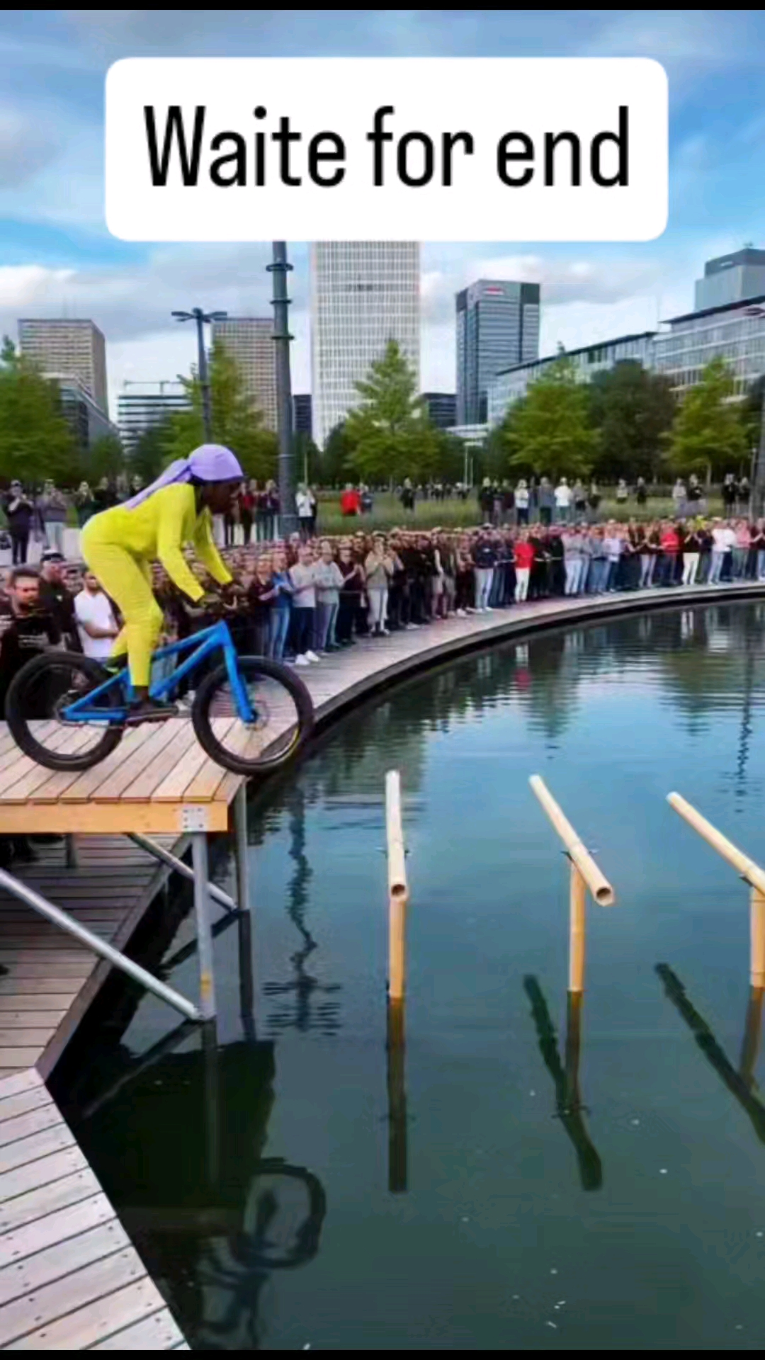 😱 Insane BMX Bike Stunt Over Water! 🚴🔥 Wait for the Ending!