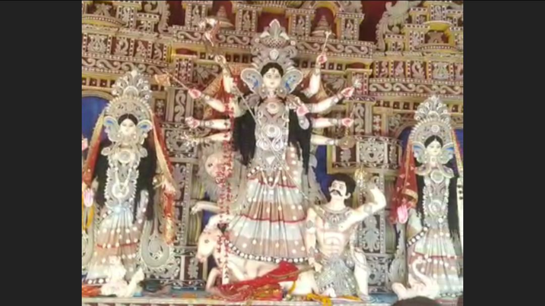 Mata Rani ke behad hi khubsurat Murti aur unke pandal ke taraf Karen #viral video