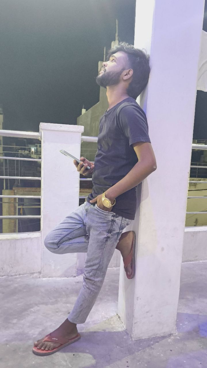 💔 दर्द वही समझ सकता है, जिसने अपनों को बदलते देखा हो। 🥀