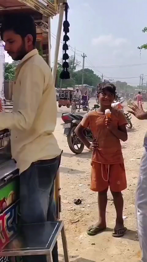 एक मासूम बच्चे की छोटी सी इच्छा।

#MasoomBachcha

#ChhotiSiKhwaish

#BachcheKiKhushi