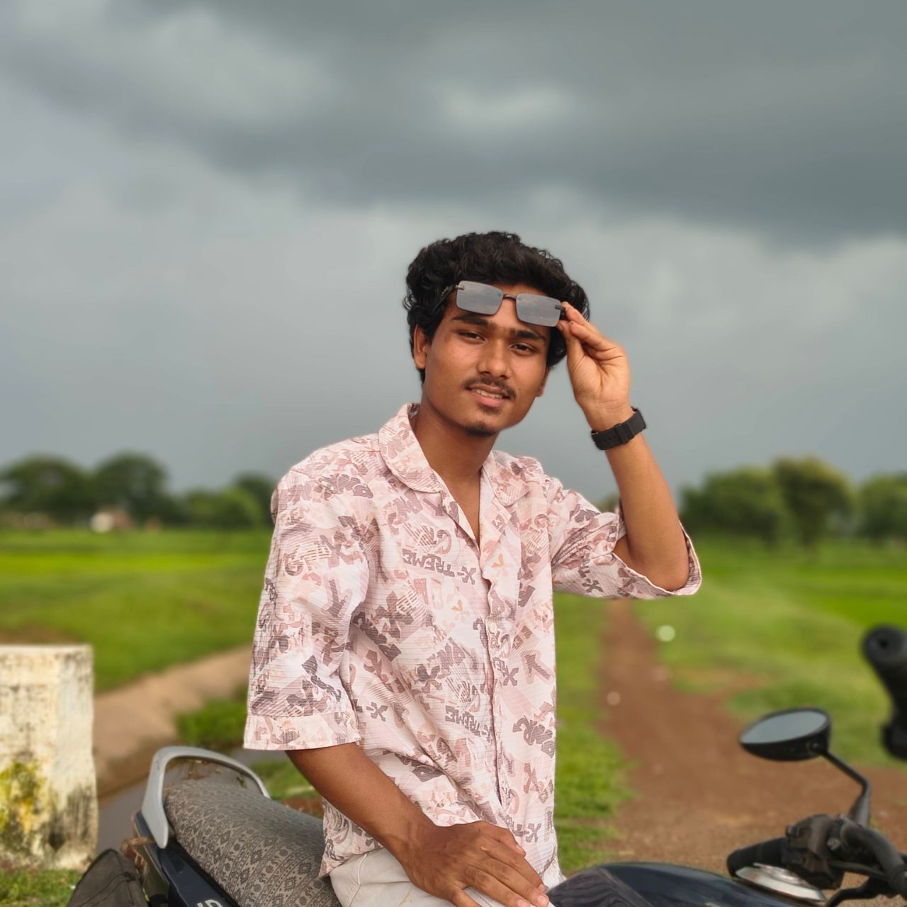 Sushantbandhe16 on Bideo