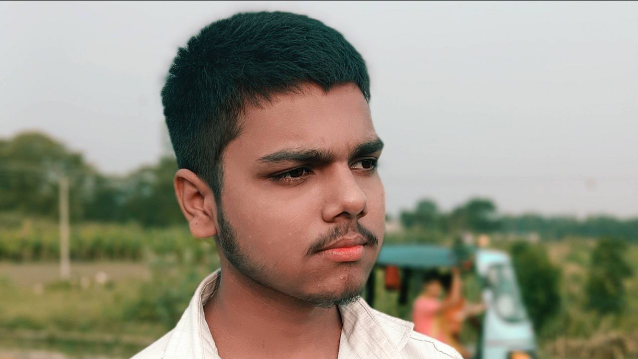 🧭✨ एक छोटा-सा कम्पास, और एक जादुई दुनिया का दरवाज़ा! 💎🔮
जहाँ रहस्य भी है, जादू भी और अनगिनत