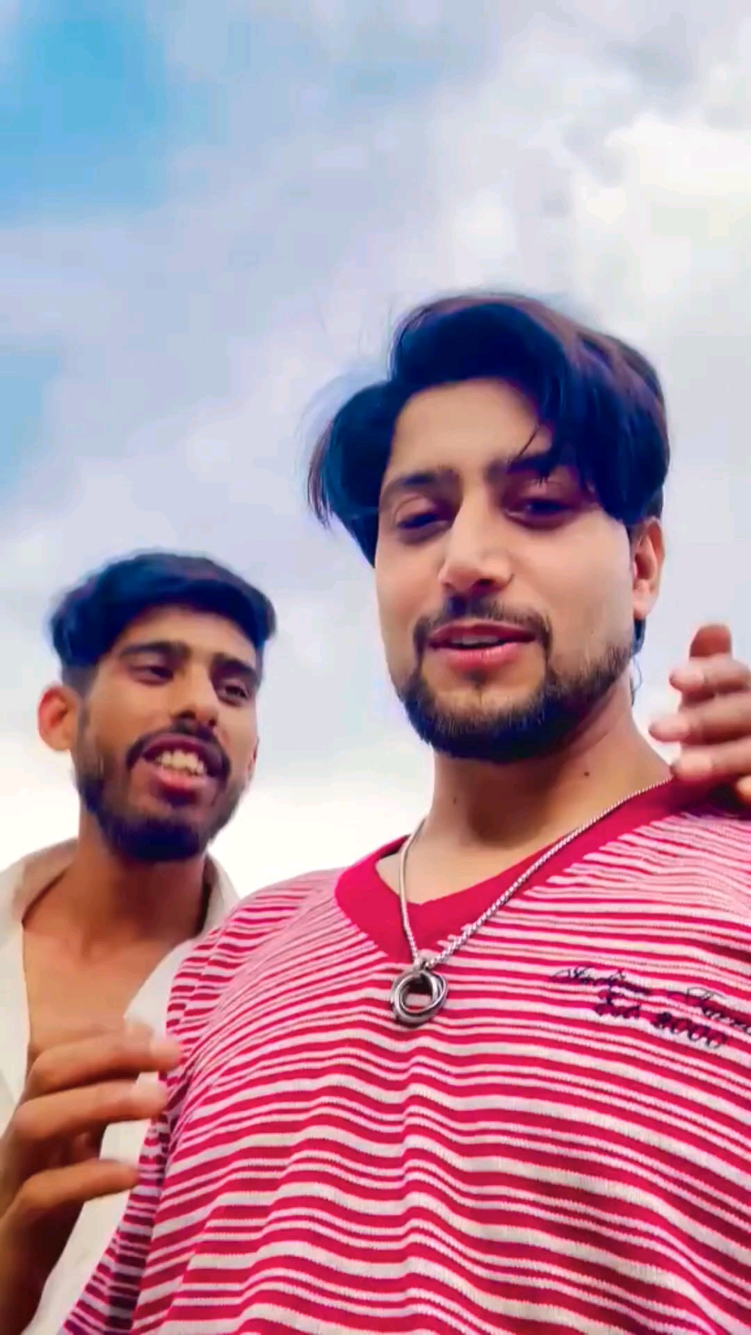 @AadilGurezi  funny video #aadilgurezi @Sajidgurezi