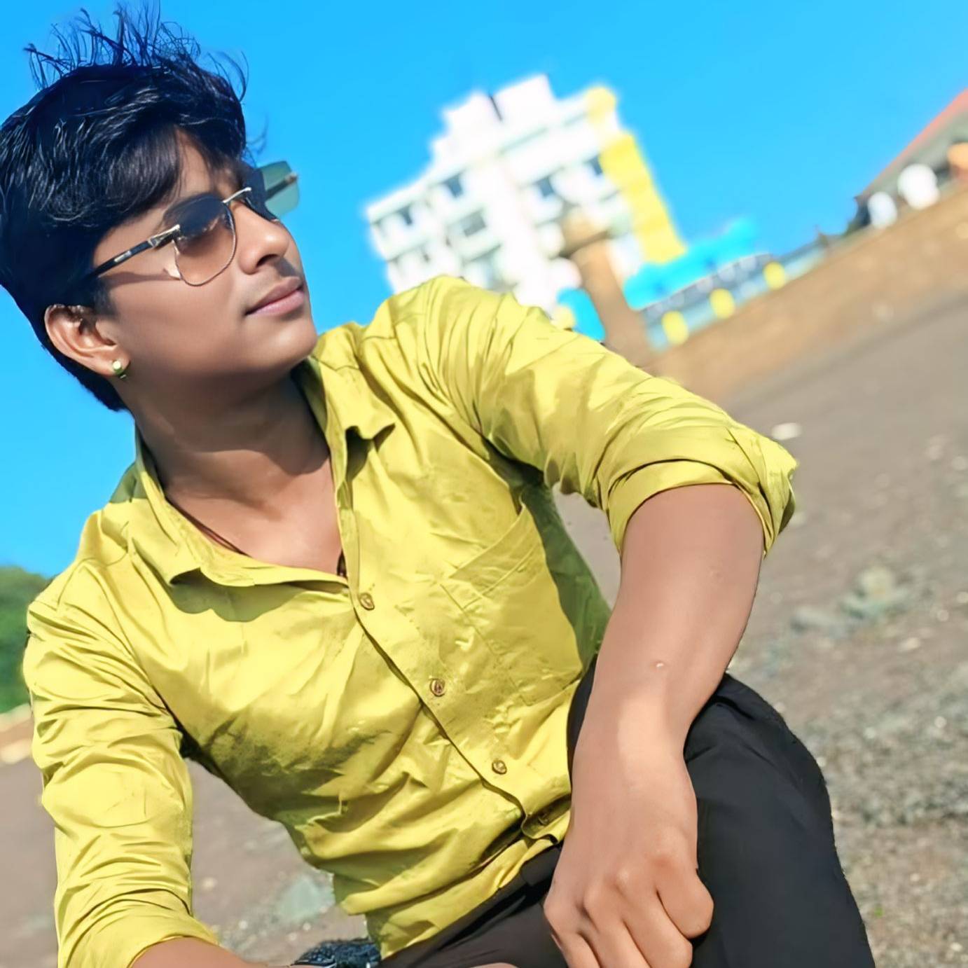 Manish prajapati on Bideo