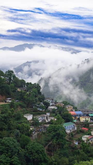 🔥 Pahadon ka sukoon ⛰️ ya city life 🌆?🏔️❤️ Tum kya choose karoge? 👇 #Travel #Mountains #Shorts