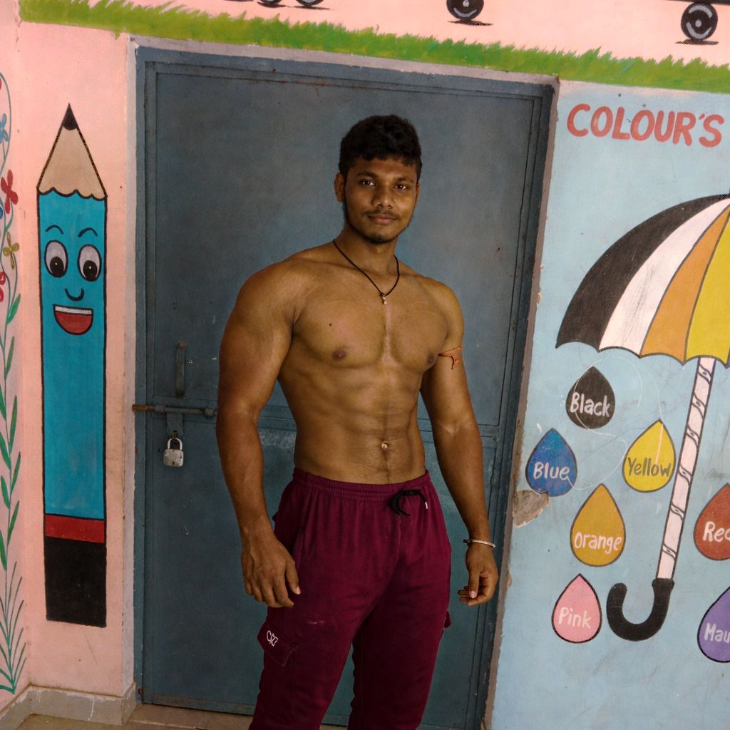 Desi bodybuilder on Bideo