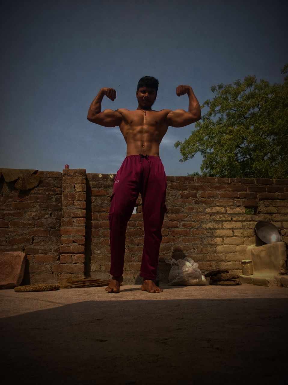Post by Desi bodybuilder on Bideo