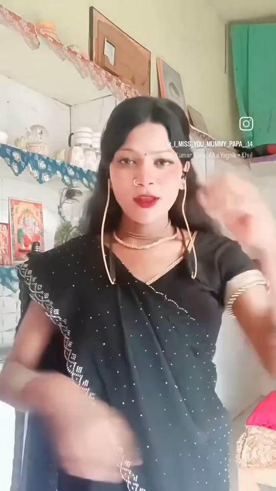 Khula Hai Mera Pinjra dance