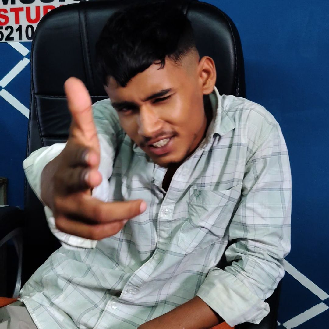 Singerpiyushraebareli on Bideo