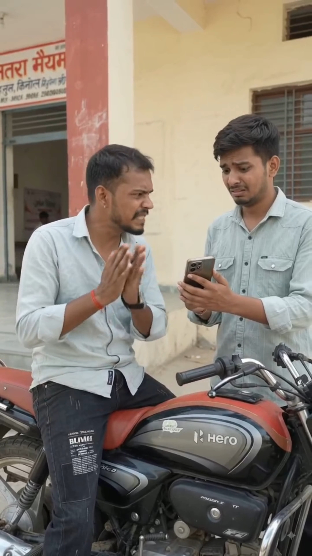 Gangestar hoga bhahar ka ghar pe mummy ka beta hai