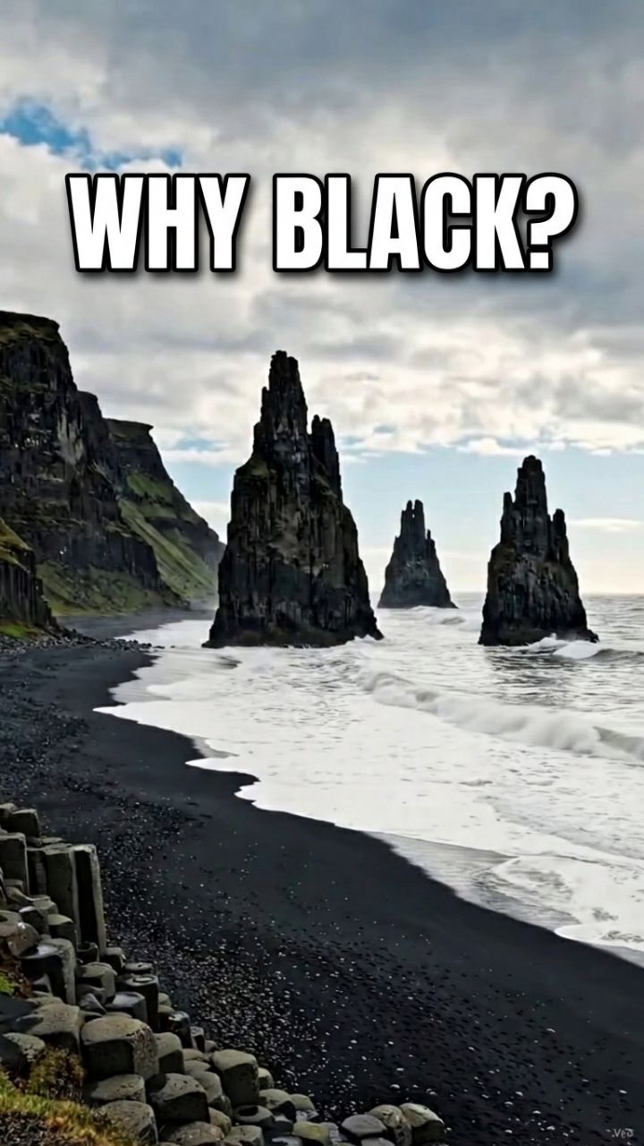 🇮🇸 Iceland का Beach BLACK क्यों है?! 😳🖤 | TheFactLab USA             “WHY IS IT BLACK?! 😳”