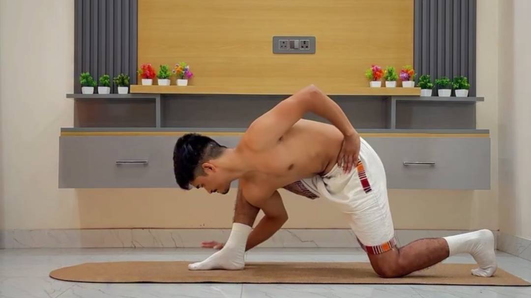 🌅🔥 MORNING MOBILITY & STRETCHING ROUTINE 💪 | Wake Up, Move Better & Feel Amazing! #Shorts #Mornin