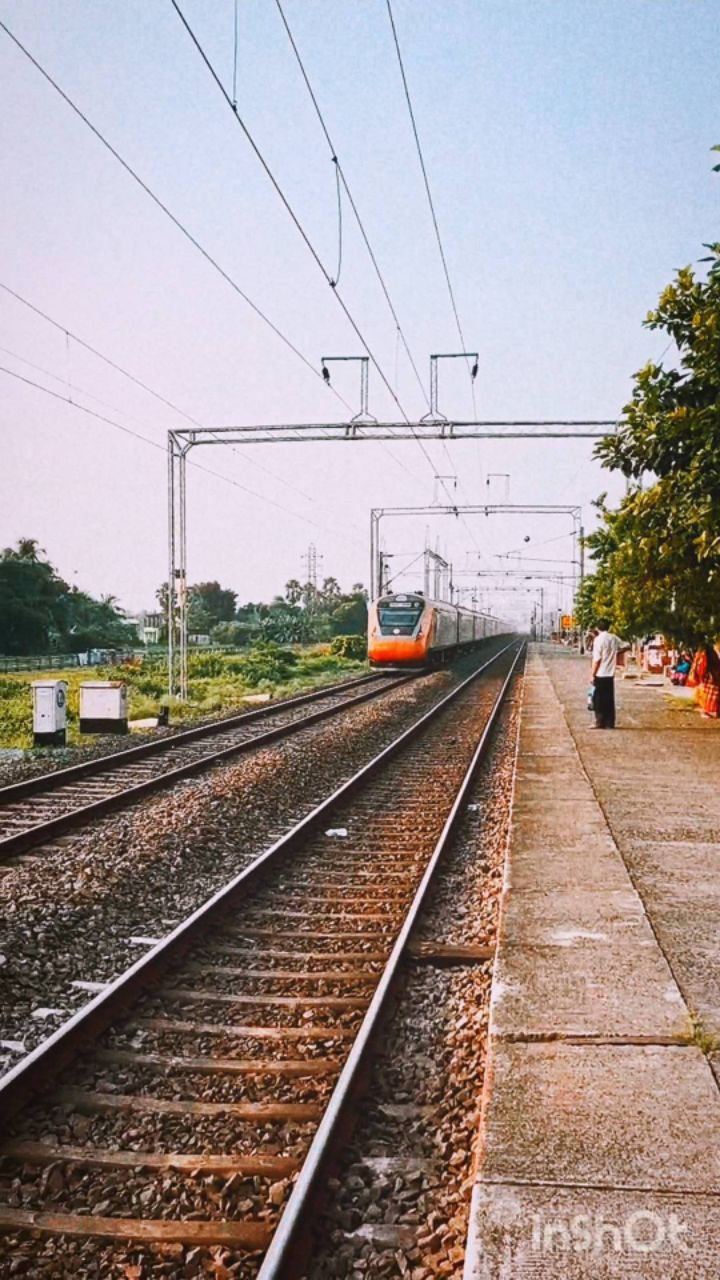 🚄⚡ VANDE BHARAT EXPRESS SPEEDS PAST THE STATION! 😱🔥 | Fast & Furious Train Action 🇮🇳 #Shorts #V