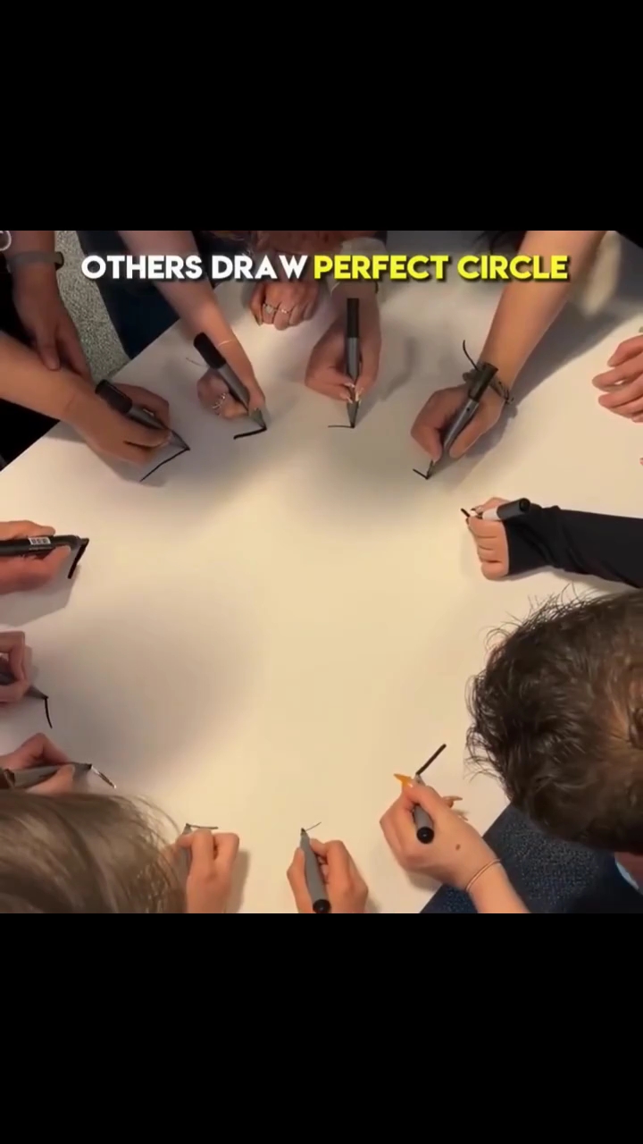 Others Draw Perfect Circles… BUT THIS GUY?! 😱🎯 #Shorts