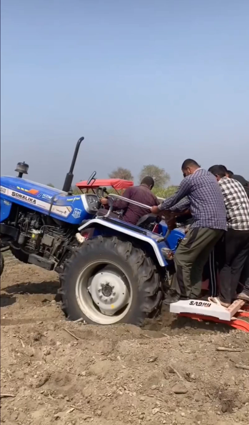 सोनालिका 745💪💪