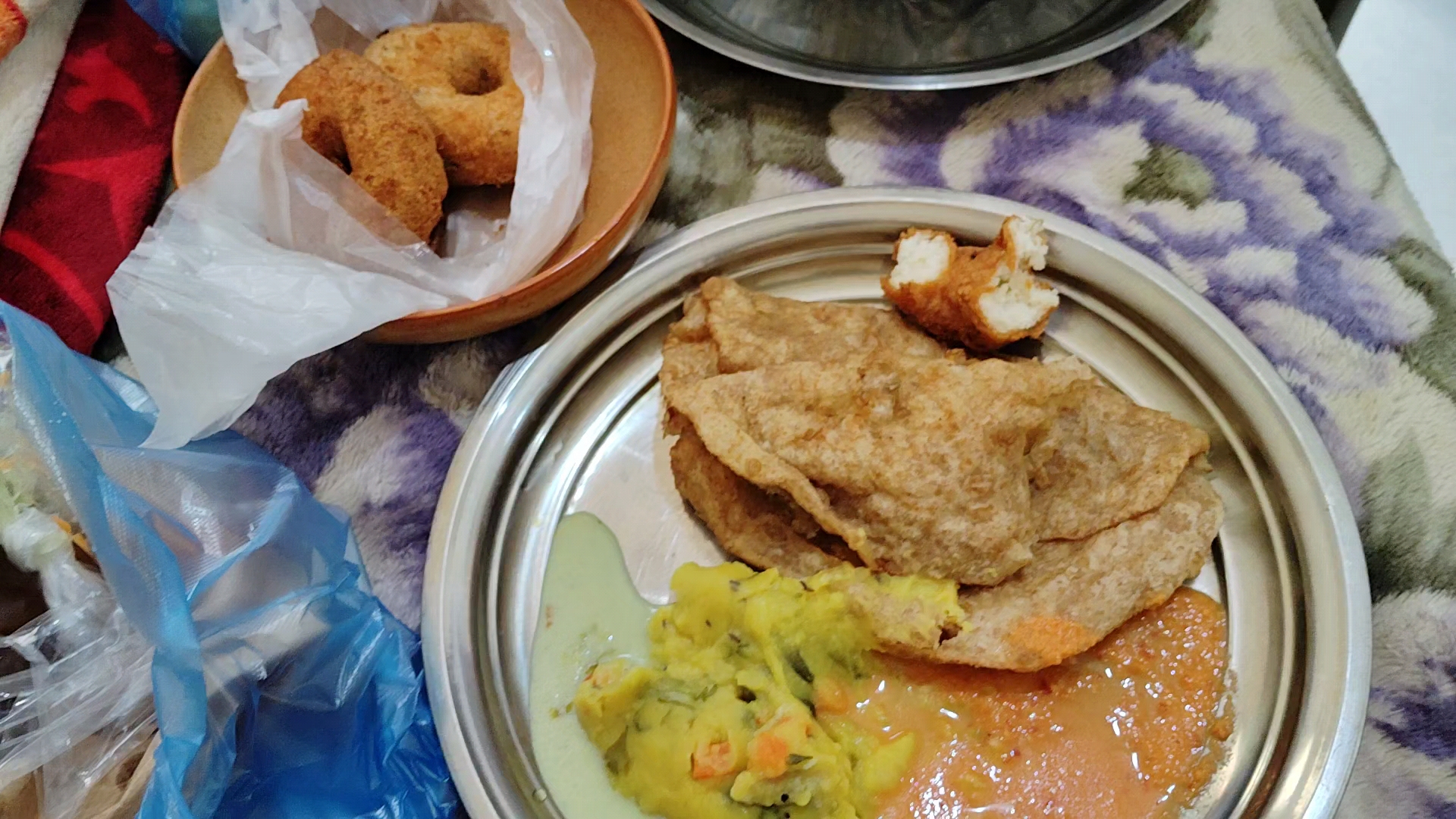 Puri  Wada chatni sambar