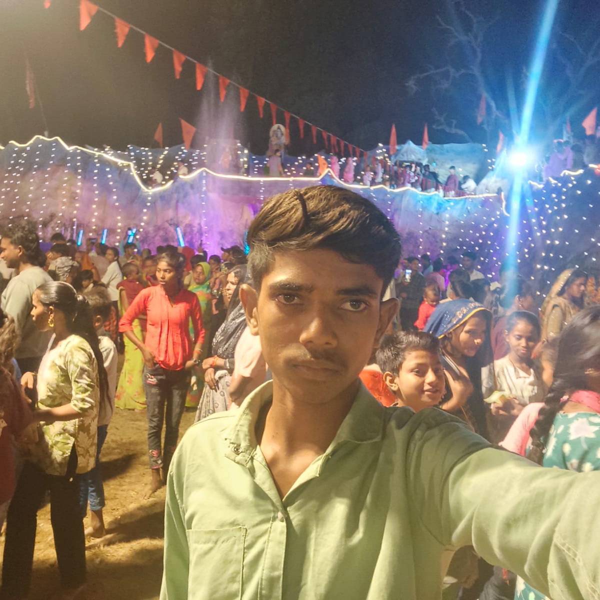 Shiva vlogger on Bideo
