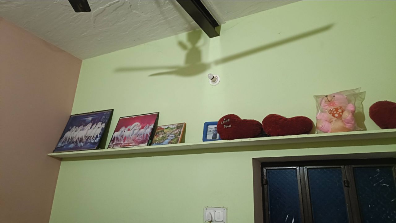 My first vlog, my room tour