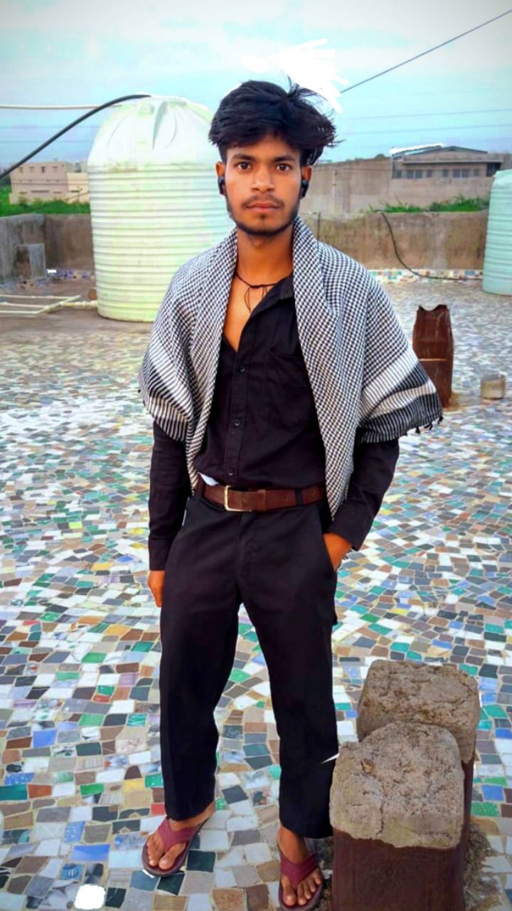 Usne hame chhod diya