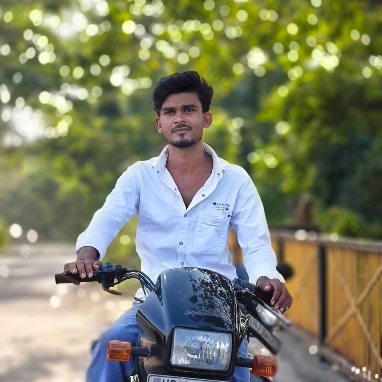 Chandan Nishad 1 on Bideo