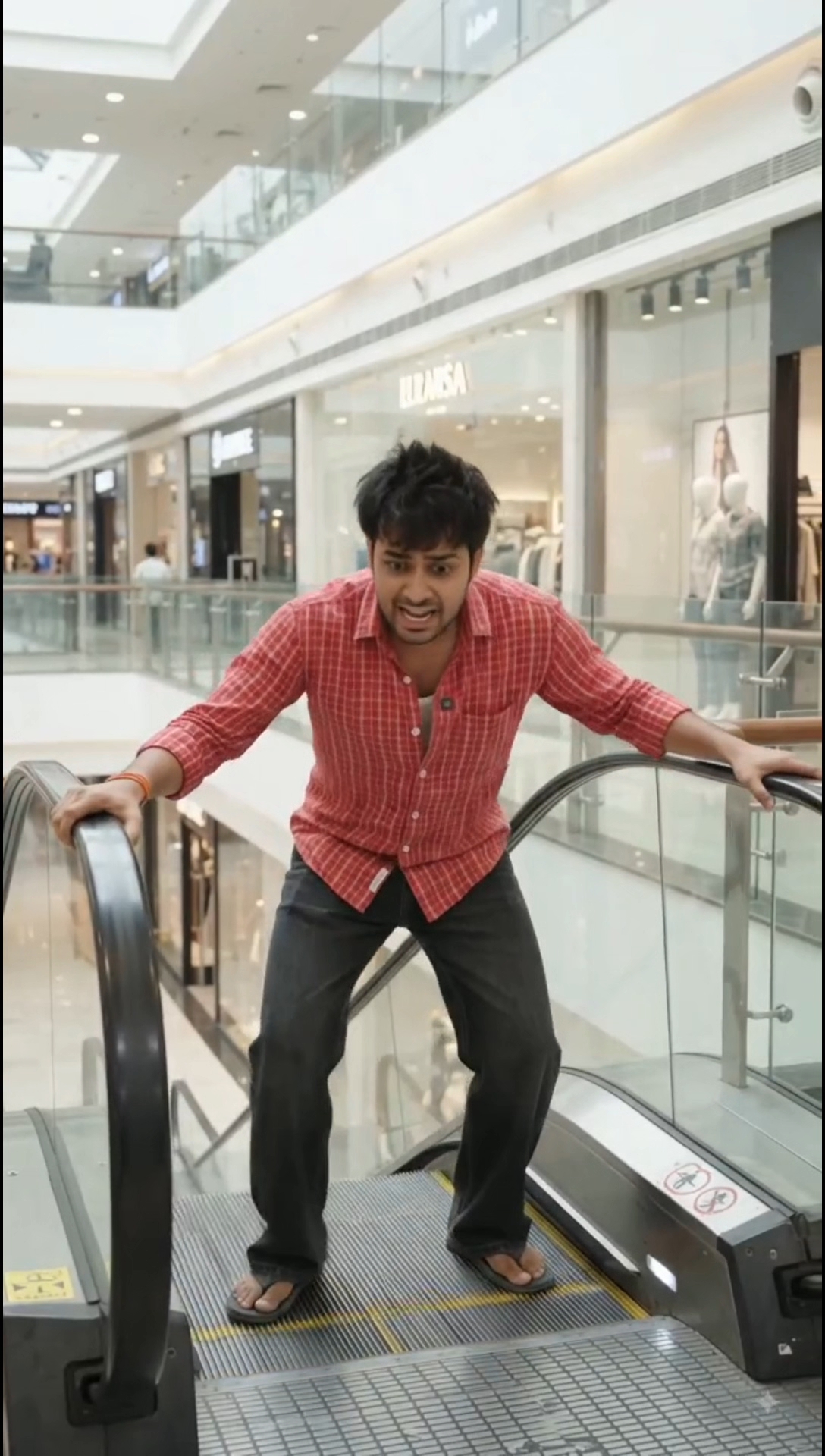 देसी लड़का पहली बार SHOPPING MALL में 😂🛍️ | बड़ा TWIST!