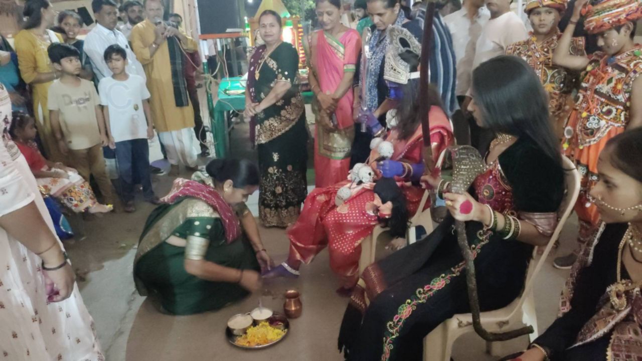 અમરેલીના રણછોડ નગર ખાતે ખોડલ યુવક મંડળ દ્વારા નવલી નવરાત્રી મહોત્સવમાં સાતમા નોરતે નાની બાળાઓ અને કુ