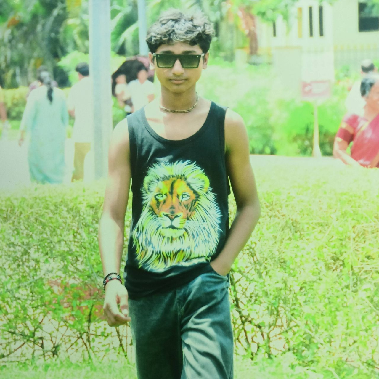 Sayan barman on Bideo