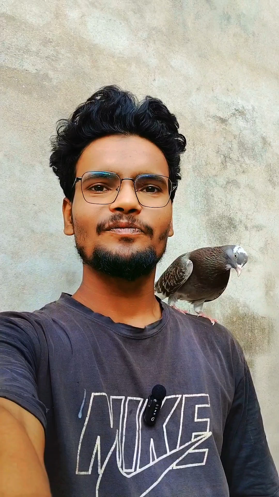 तेरी आँखों में कुछ लिख नहीं सकता ☺️