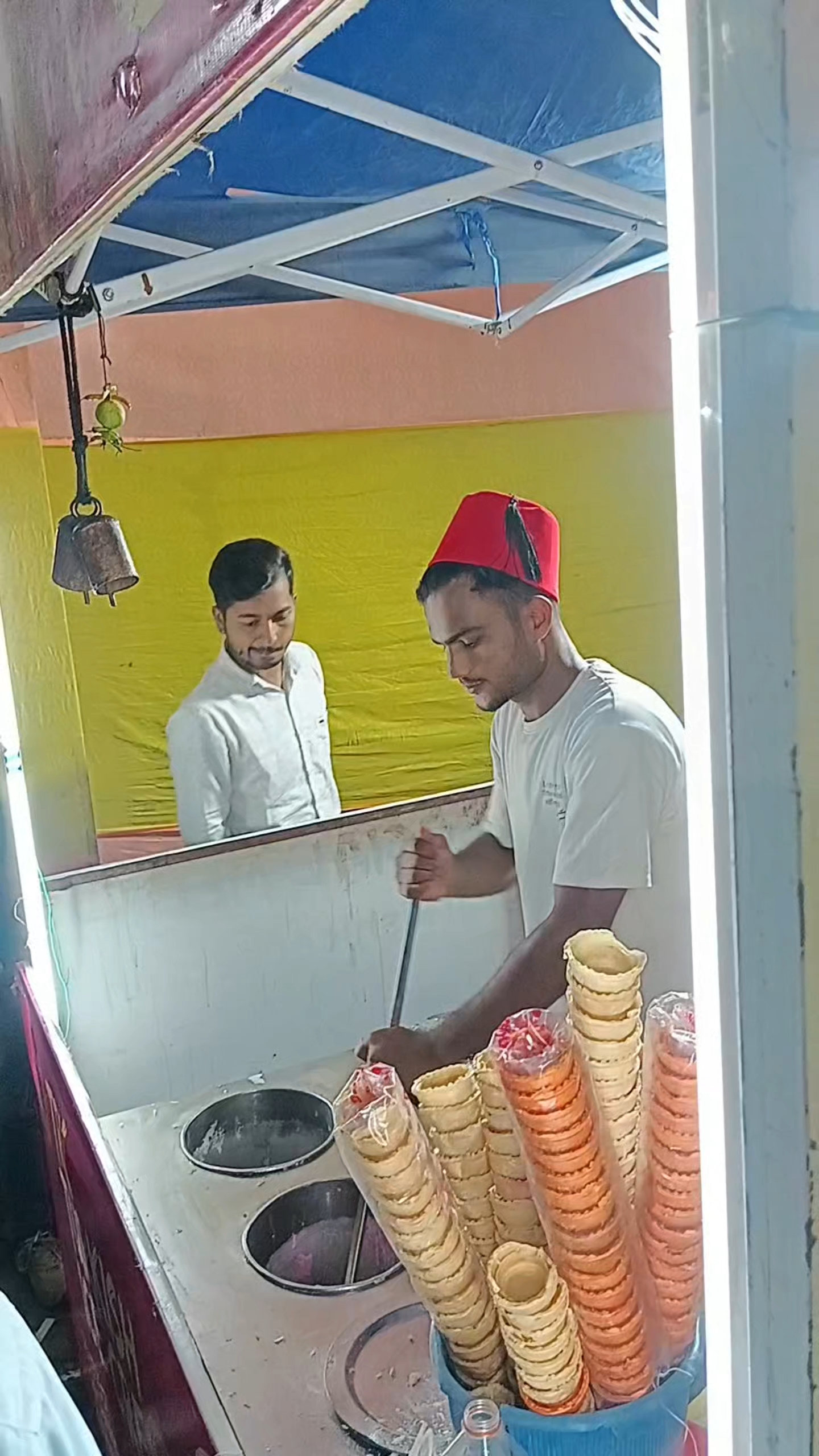 Gadu in ice cream men