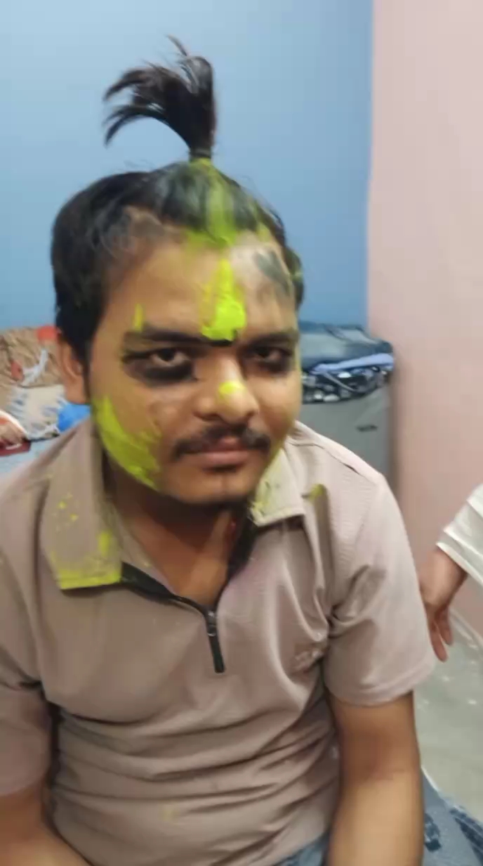 Chalraye chalraye baal mode rakhda hai kaali saan • #FunnyReels
• #PrankVideo
• #ComedyReels
• #Funn