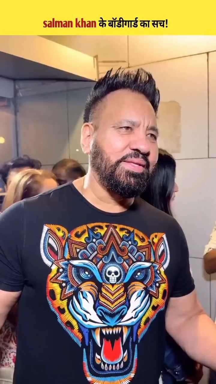 कौन है ये बंदा जो 28 साल से सलमान खान की ढाल बना हुआ है?
.
.
.
.
.
#SalmanKhan
#Shera
#Bollywood