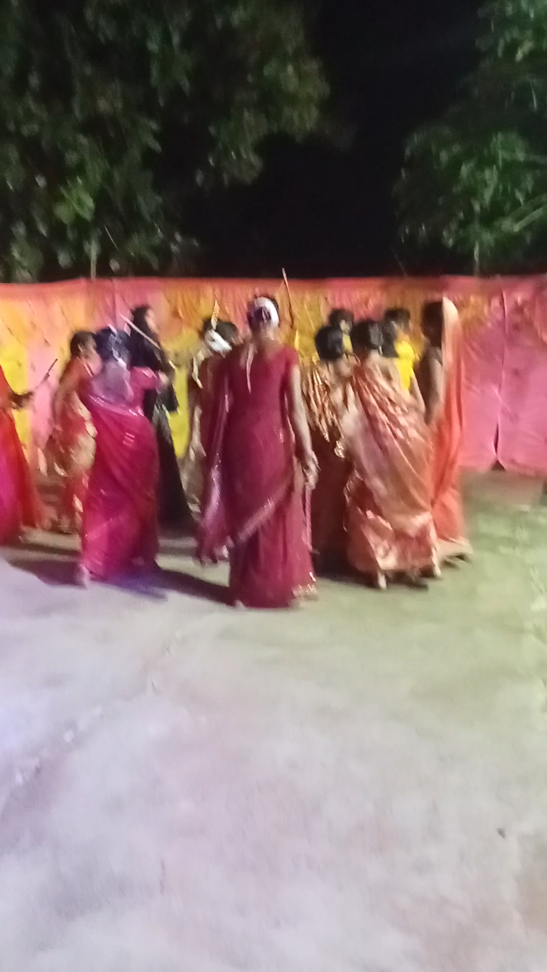 Gaon mein Dandiya khel raha hai #viral