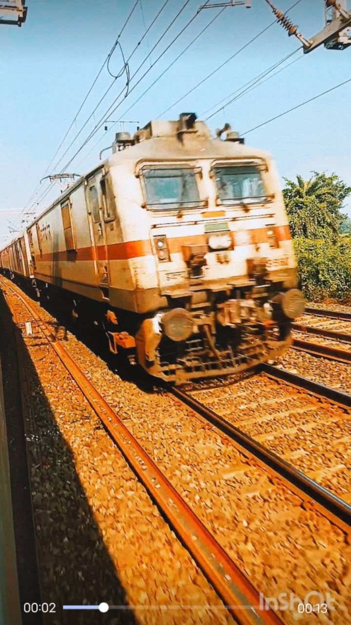 ⚡ Black Diamond Express vs Sealdah Rajdhani Express 🔥 | High-Speed Train Crossing 🚆💨 #Shorts