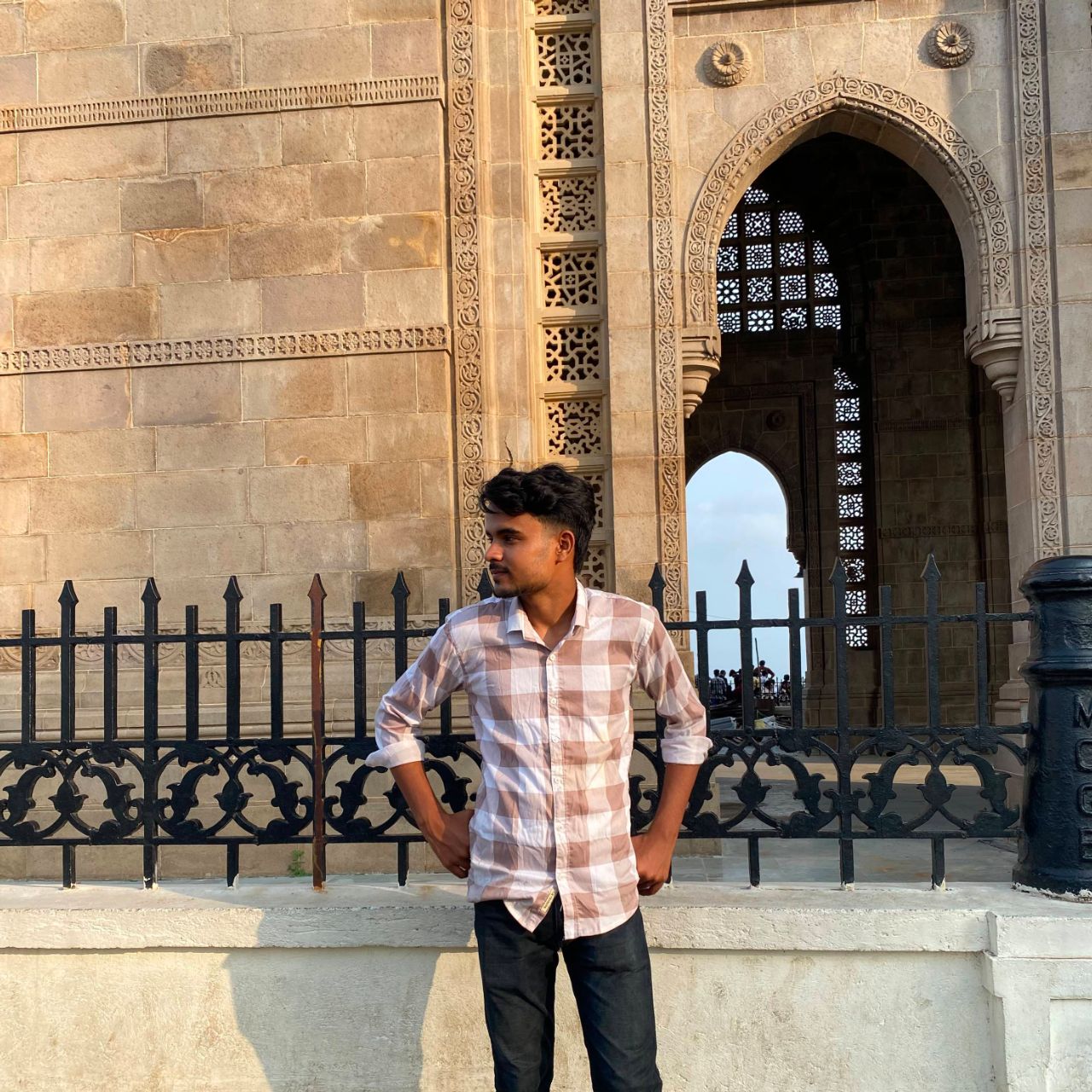 Shakir Aura on Bideo