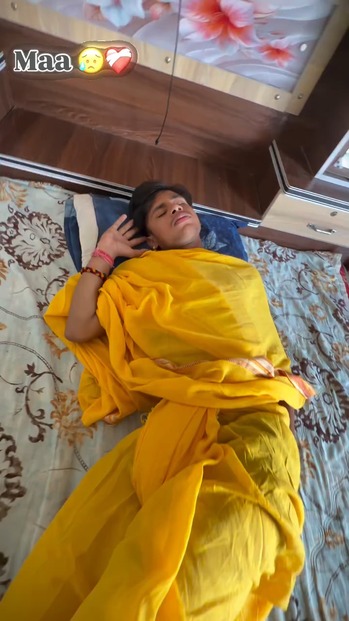 Maa
🥹🥹
(1 साल  का  इंतजार 9 दिन मे ख़त्म )