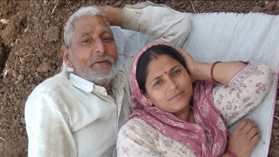 अब भी दिल में बसी है"। कॉपी कर लो: दादी की याद अब भी दिल में बसी है।