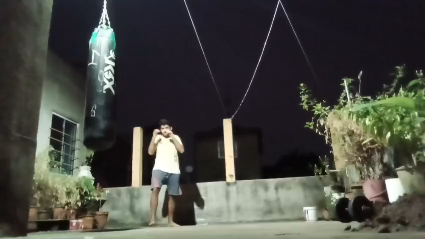 STYLISH SLAP KICKS