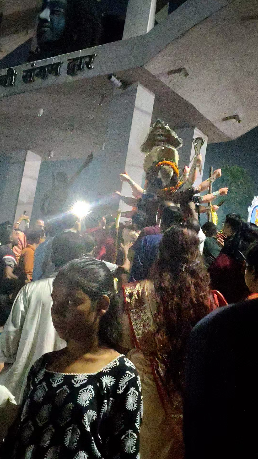 Maa ki visarjan man ko vabukk kr deti hh 🙏🏻🙏🏻