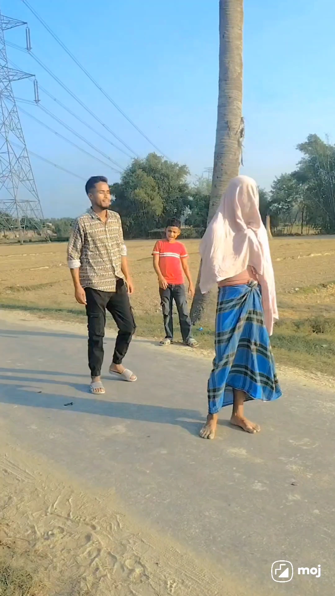 Tumhara bhai ladki ke sath video banaa raha hai