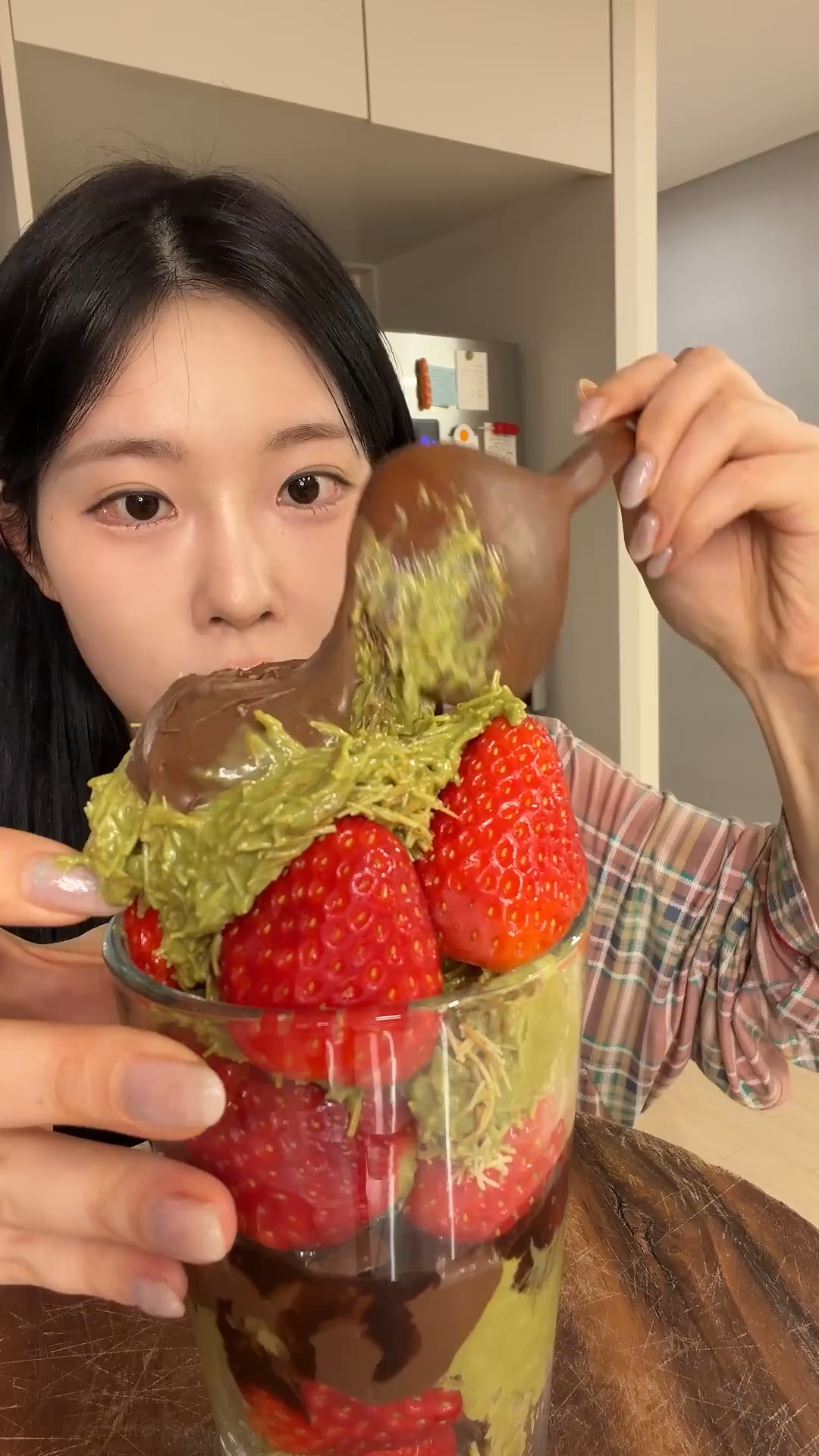 Dubai Strawberrys Chocholate Cup #dubai #strawberrys #choco #먹방 #mukbang