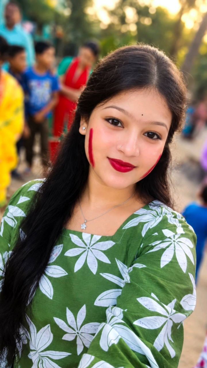 আমাকে কেমন লাগছে কমেন্টে জানাবে
