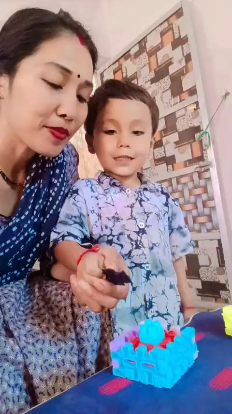 मां बेटे की मस्ती