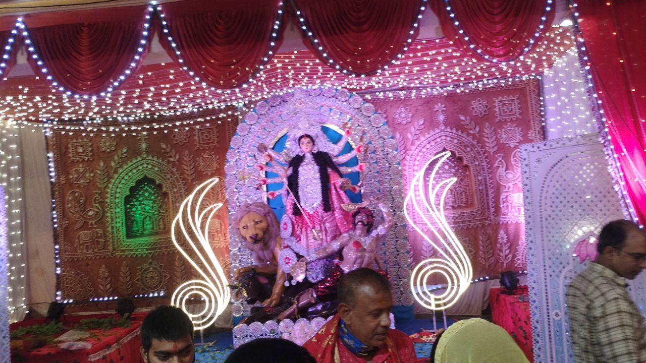 Mela ghumne ka mja hi alag h