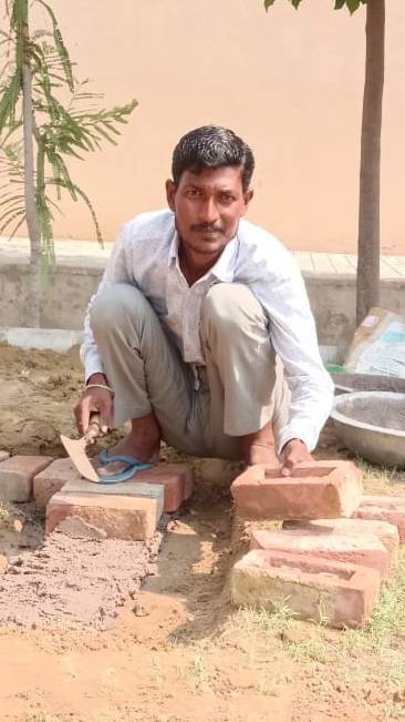 काम करते हुए 💪🙏♥️