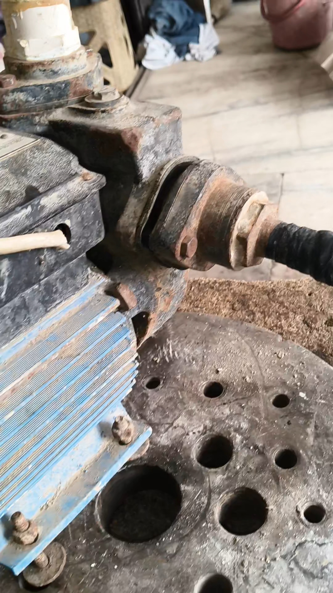 How to fix damaged saaft of a motor