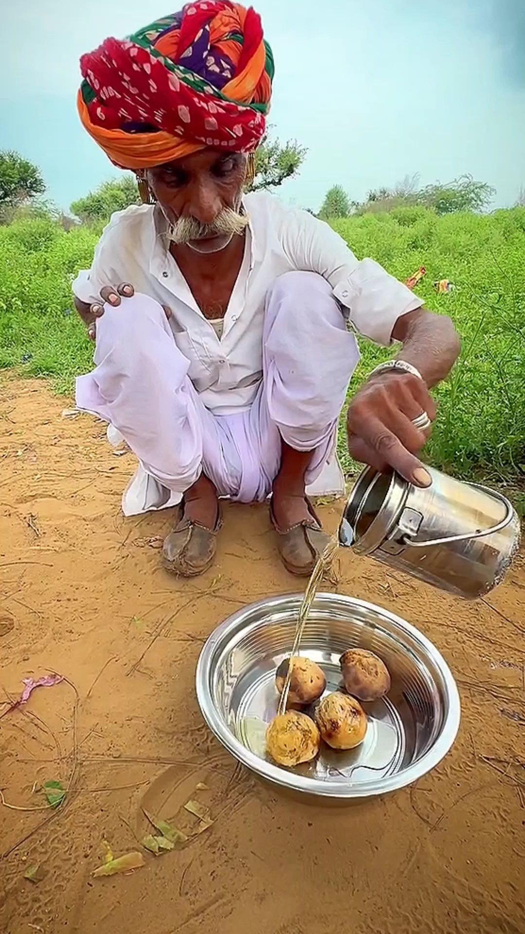 राजस्थान का देसी खाना ♥️ दाल बाटी चुरमा 😋 #daalbatichurma #viral