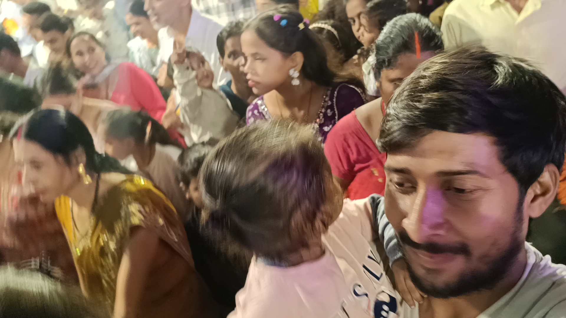 हम लोग दशहरा का मेला घूमने आए हैं दिल्ली का सबसे बड़ा मेला