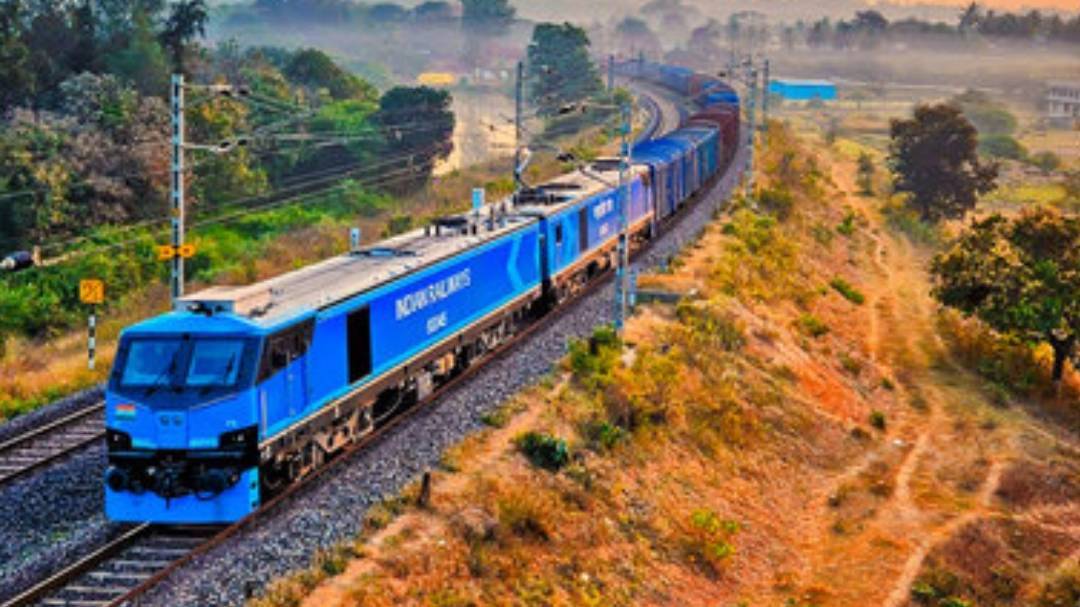 Ypr Duronto cross to Vande Bharat express