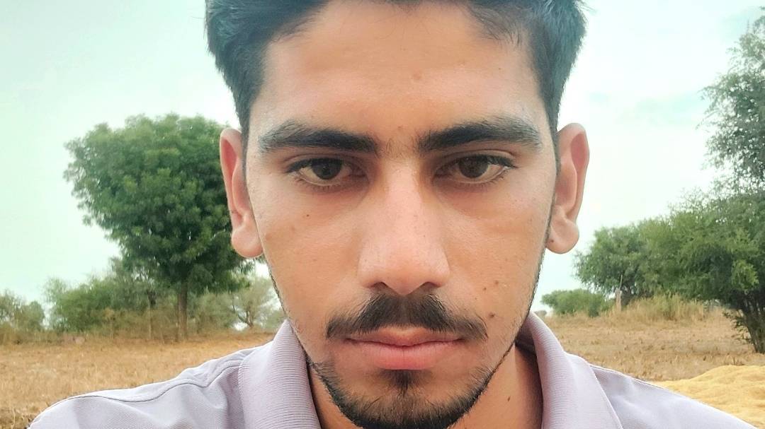 जो भी मुझे फॉलो करेगा मैं उसे follow back दूंगा जब भी मैं app ओपन kru